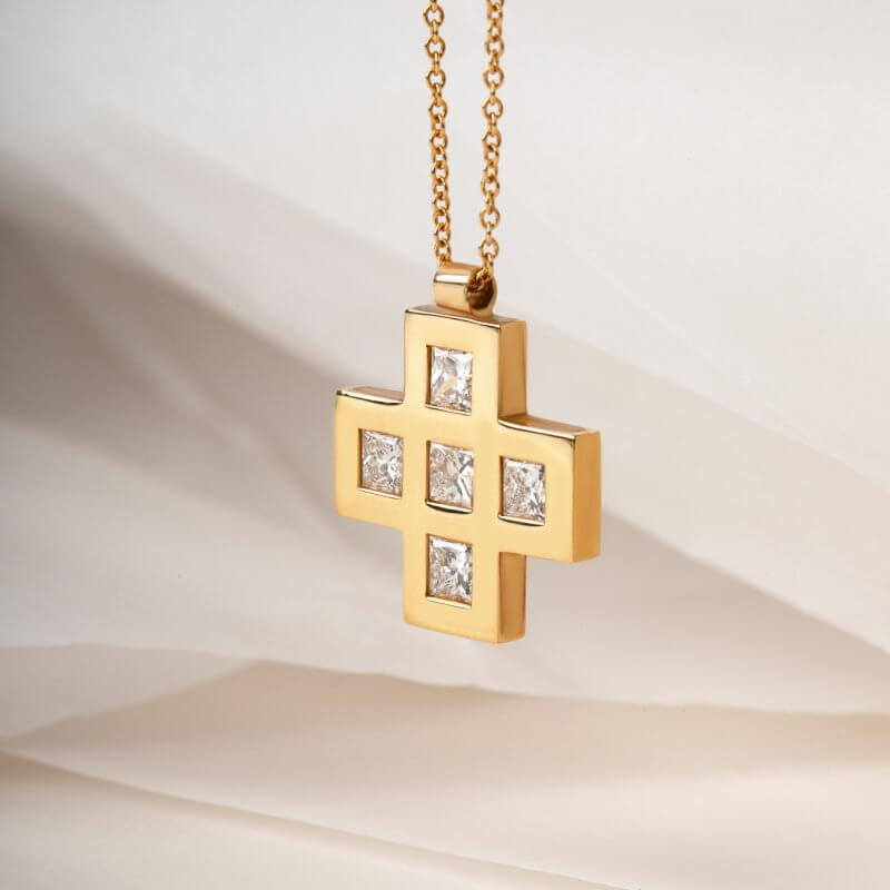 Square princess diamond cross
