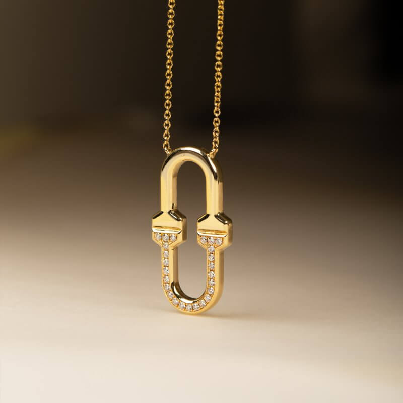 Unisex chain necklace with diamonds