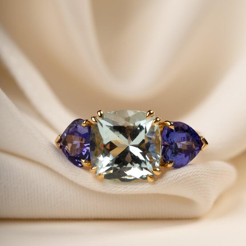 Three-stone ring with aquamarine and tanzanites