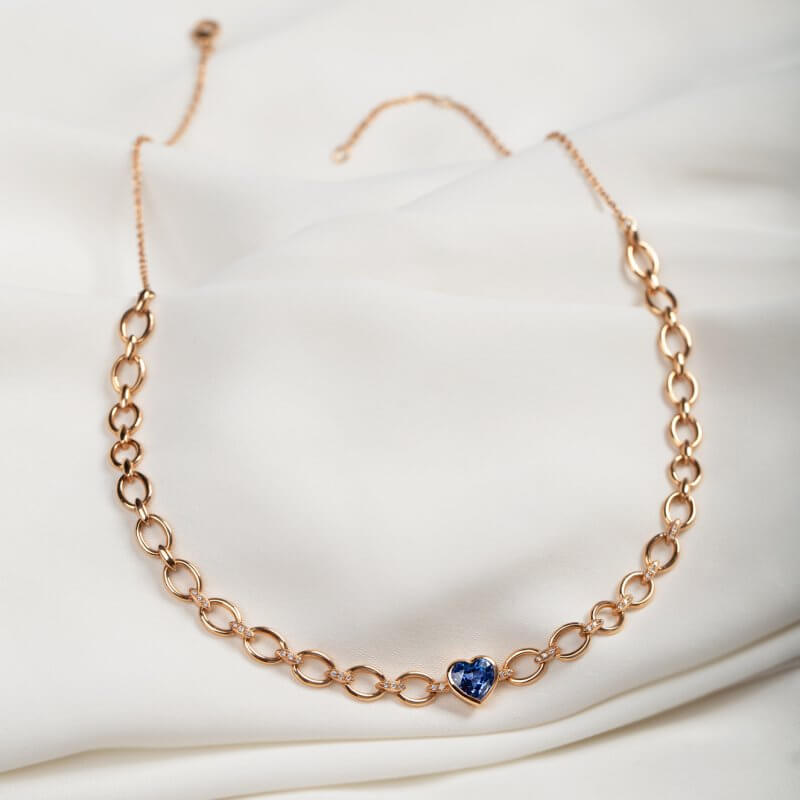 Linked choker with a heart-shaped sapphire and diamonds