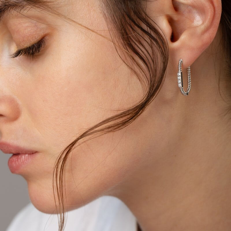 Twisted hoops with diamonds