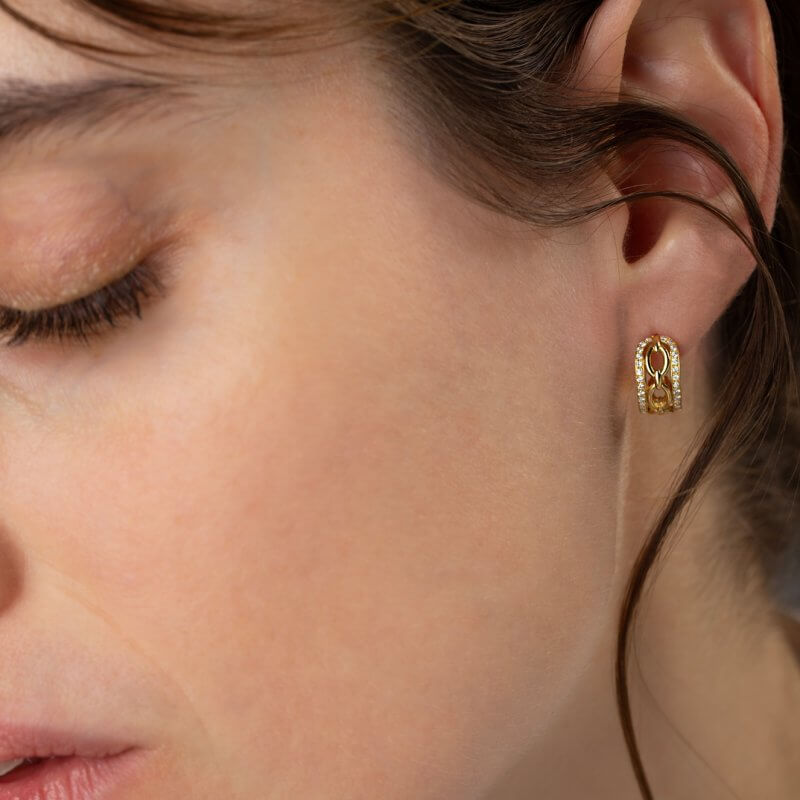 Chain design hoops with diamonds