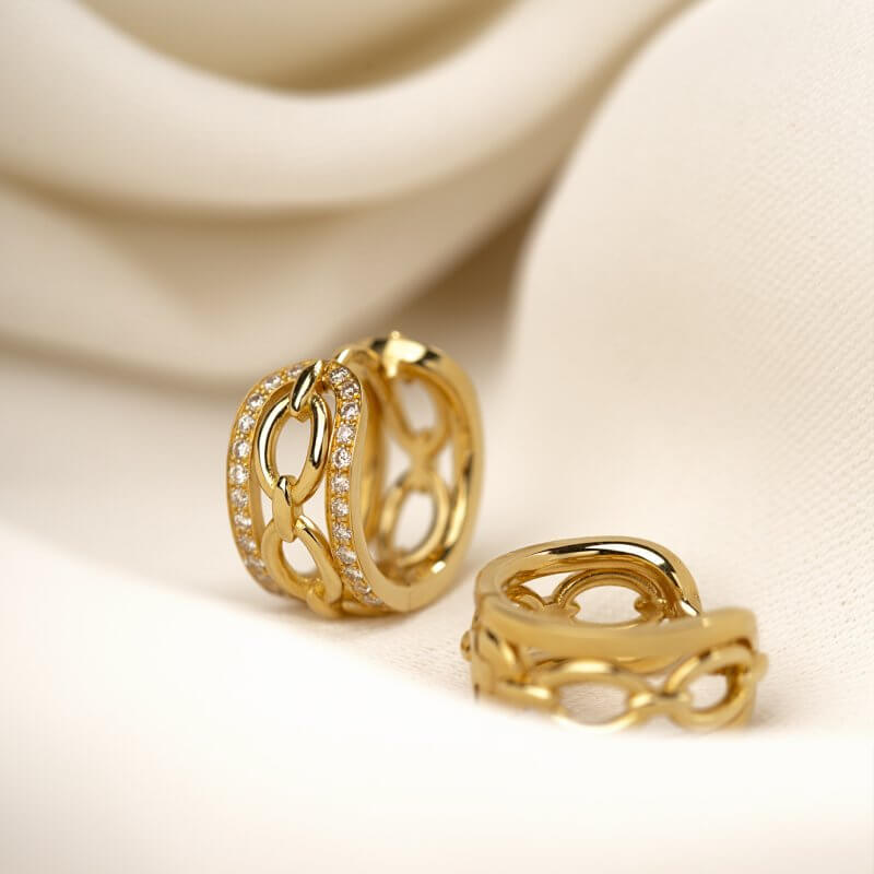 Chain design hoops with diamonds