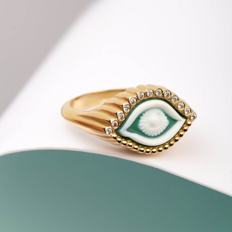 Eye-shaped carved agate ring