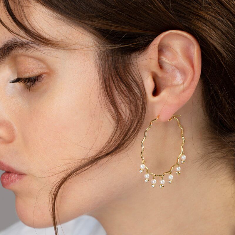 Wavy hoops with dangling pearls and diamonds